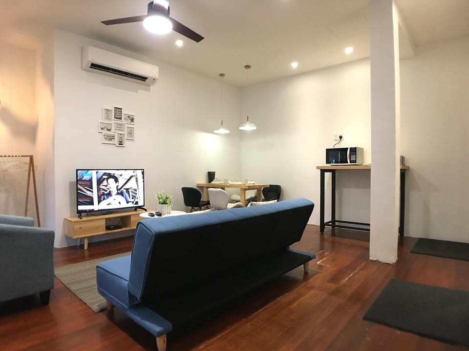 Superior 2-Bedroom Gurney Suites (iBook 7)(4-5pax) Vacation rental in George Town