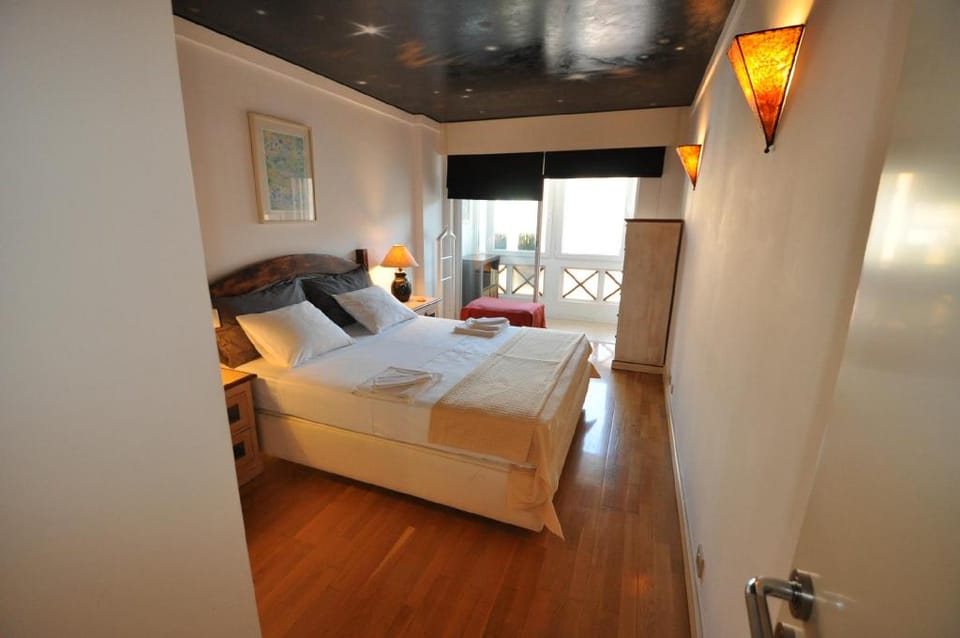 APARTMENT  3 PEOPLE, SWIMMING POOL, METRO, PARKING Apartment in Lisbon
