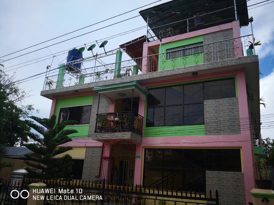 A's Azotea de Bohol Studio Super Deluxe Triple-16 Apartment in Tagbilaran City
