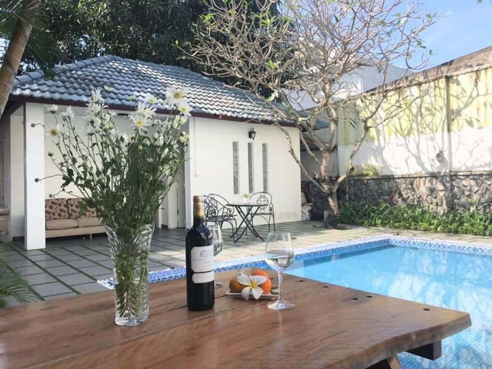 POOL VILLA 4 Bedrooms near My Khe beach Villa in Da Nang
