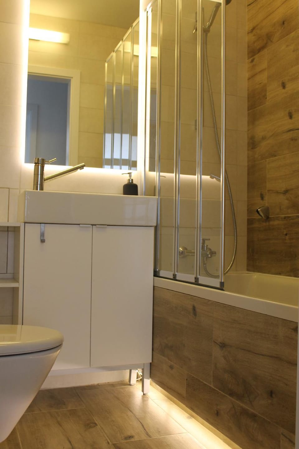 MokotowLux Apartment. Airport and Businescenter Apartment in Warsaw