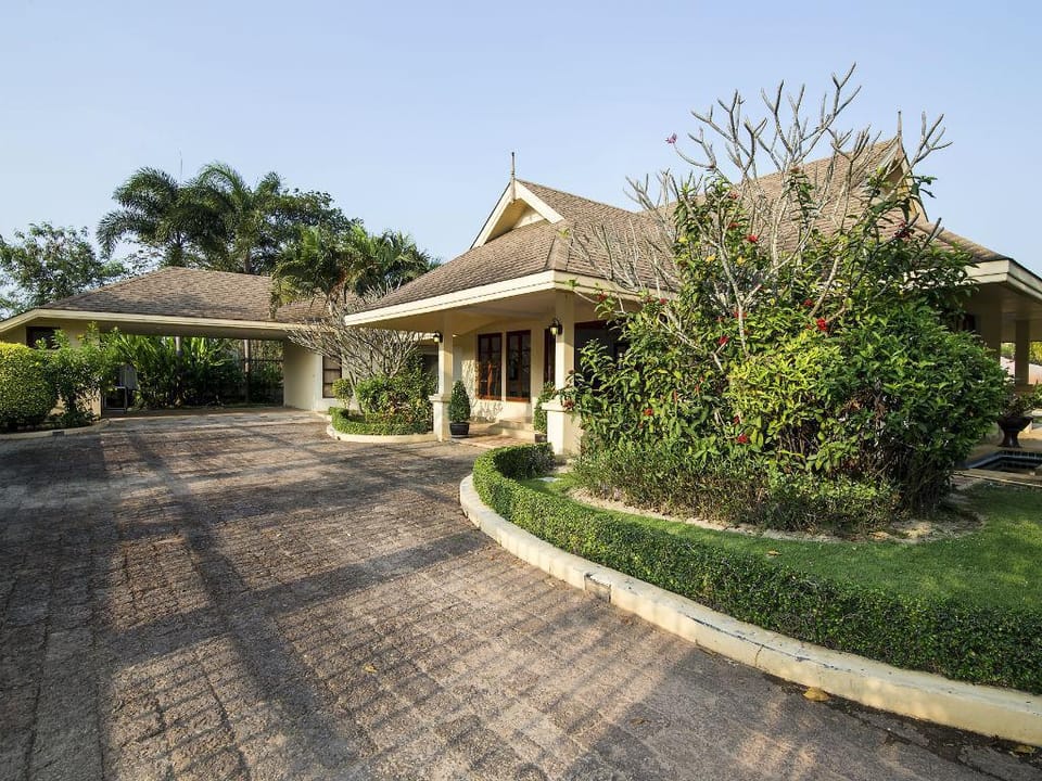 Private Villa With Big Pool, Perfect For Families Villa in Hua Hin District