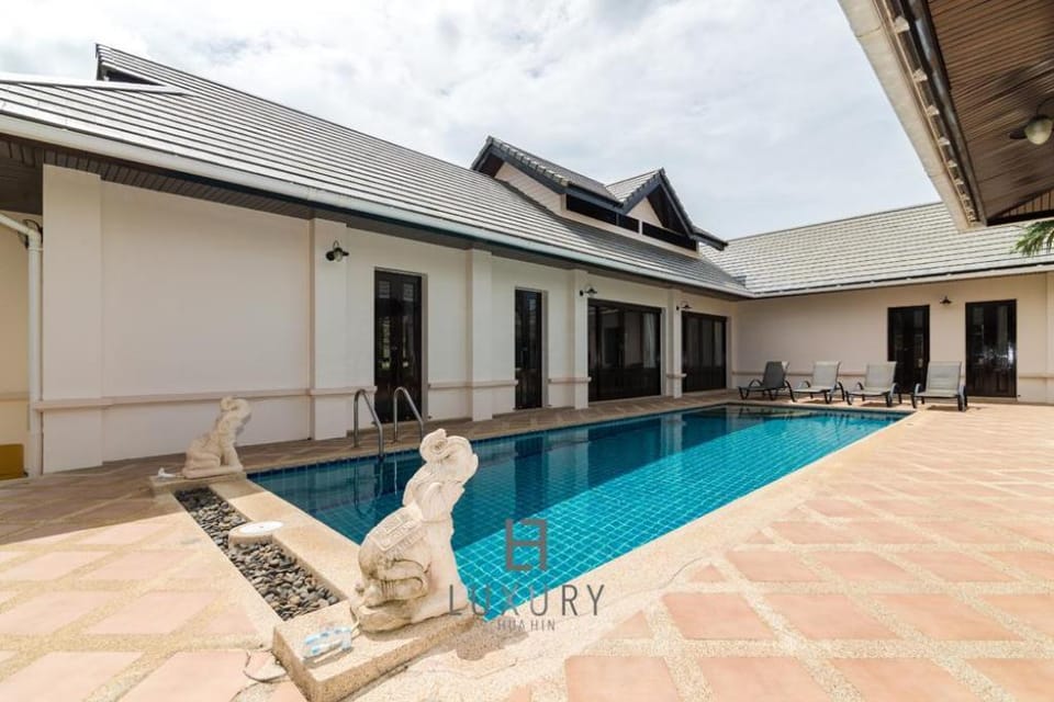 Four Bedroom Private Bali Style Villa (HH6) Villa in Hua Hin District