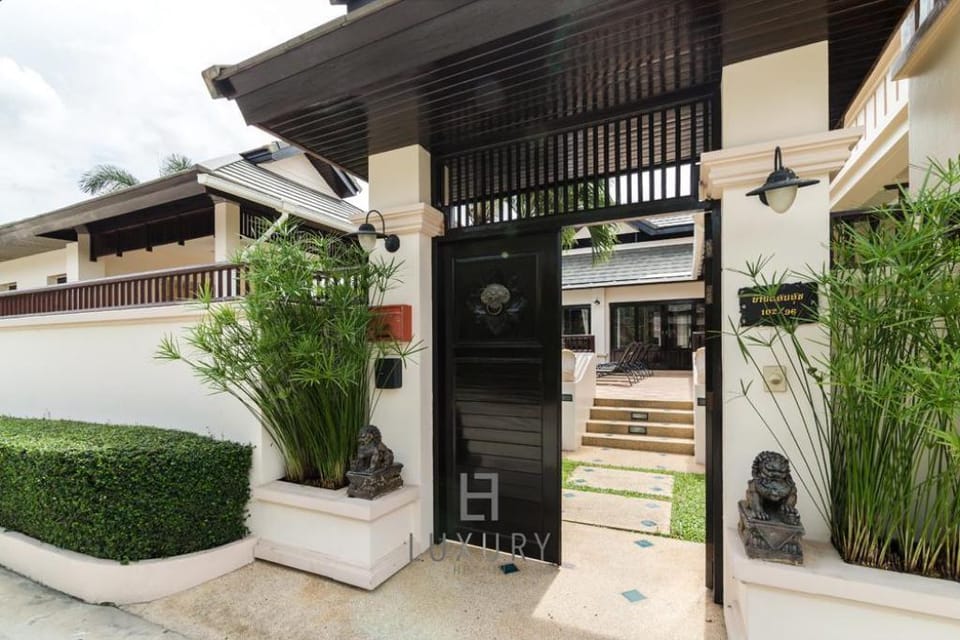 Four Bedroom Private Bali Style Villa (HH6) Villa in Hua Hin District