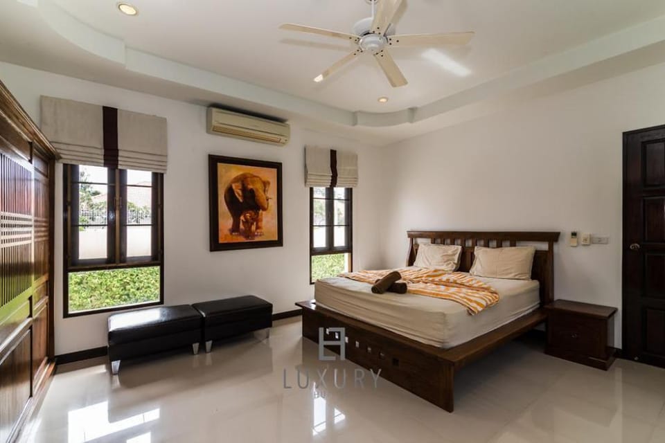 Four Bedroom Private Bali Style Villa (HH6) Villa in Hua Hin District