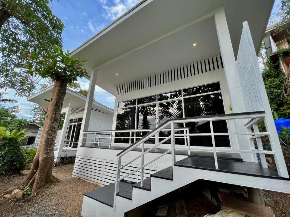 Beach Jungle Superior Bungalow Vacation rental in Ko Chang
