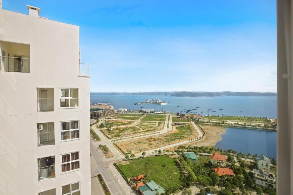 Meraki, 3 BRs, Ocean View, Ha Long homestay Apartment in Laos