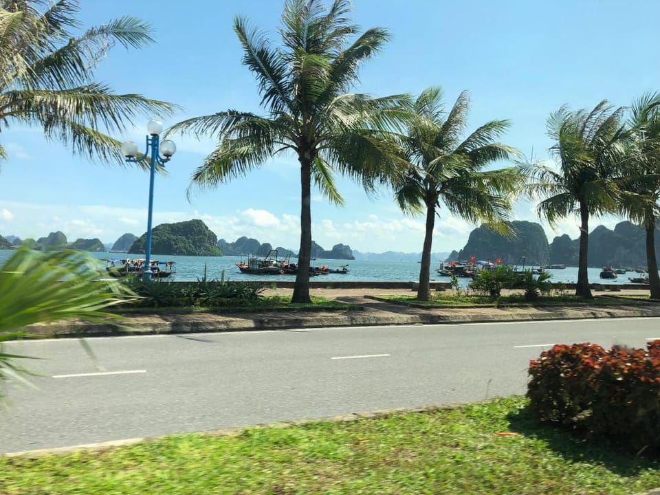 HA LONG Bayview 2BEDroom W POOL- Hùng Thắng Apartment in Laos