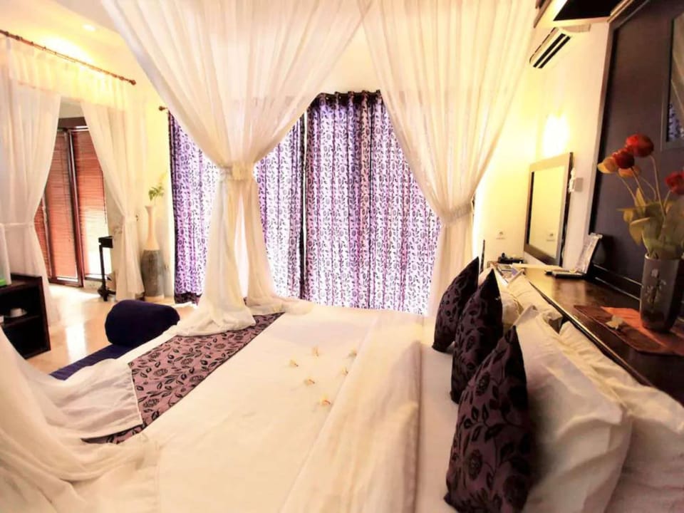 PRIVATE VILLA WITH OWN POOL  AT KUTA AREA Villa in Kuta