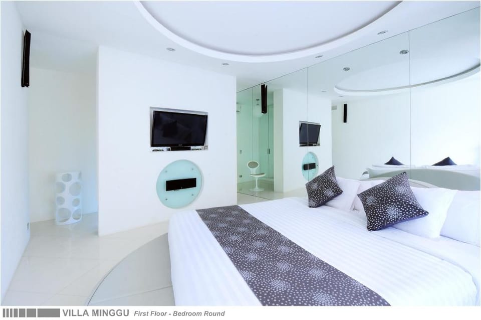 Villa Minggu 4BR - Minggu Villas Seminyak  Villa in Kuta