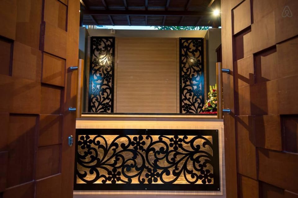 Bisma suite in Legian 5 mins ride to 66 Beach Apartment in Kuta