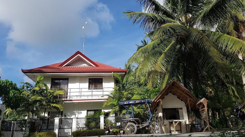 Two Bed room..starlink/kichen, 2min to beach Vacation rental in General Luna