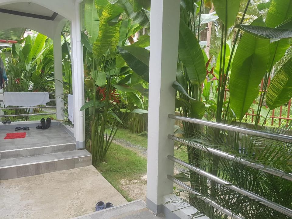 Cozy home. starlinkwifi, kichen, 2min to beach, V3 Apartment in General Luna