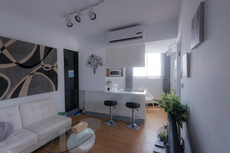 Simple 8 near train station and Confucius temple Apartment in Kaohsiung