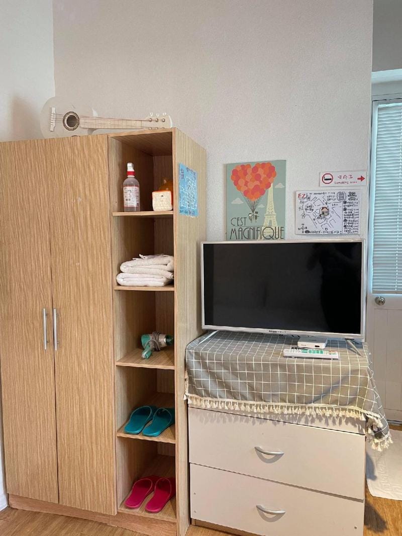 EZ INN1-2人 近車站.鄰孔廟商圈及林百貨.台南美術館 Apartment in Kaohsiung