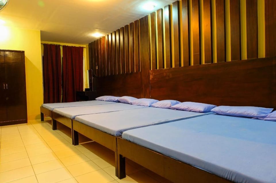 Summer Palace Hot Spring Resort Villa in Calamba