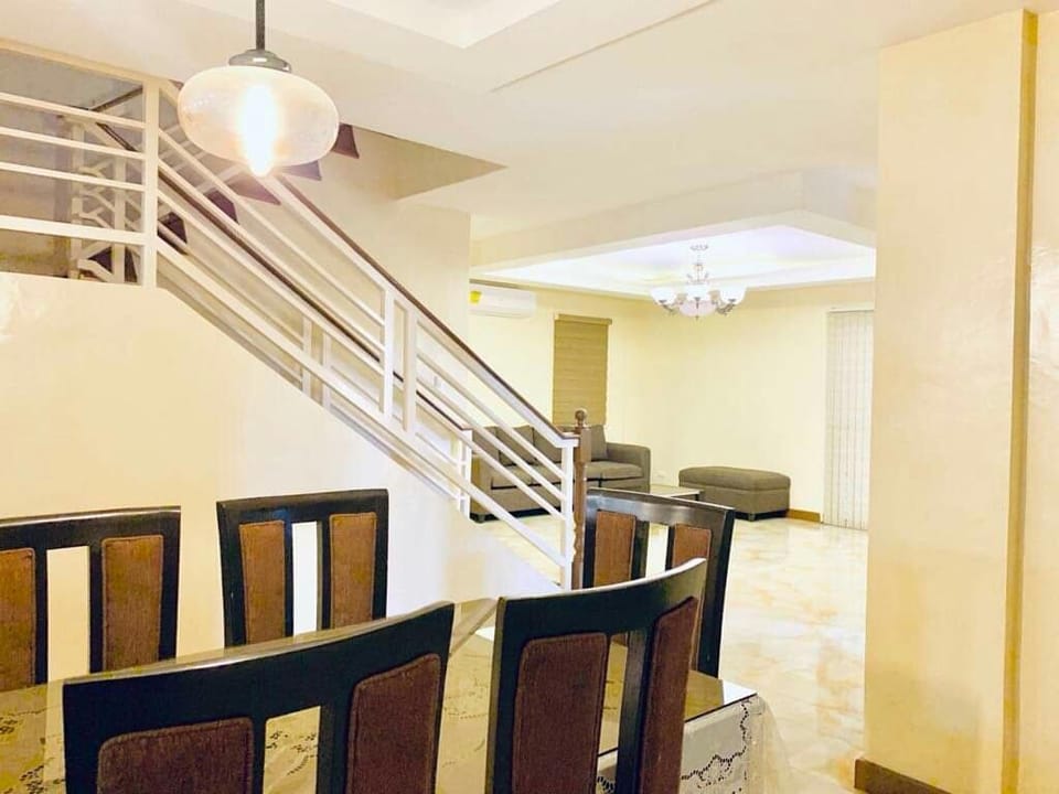 Modern & Cozy Villa near Clark, Angeles, Pampanga Villa in Angeles