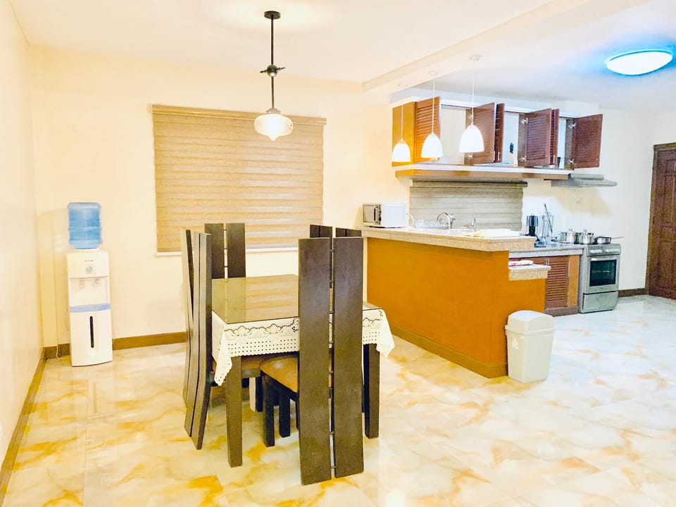 Big, Cozy and Modern Villa in Angeles near Clark Villa in Angeles