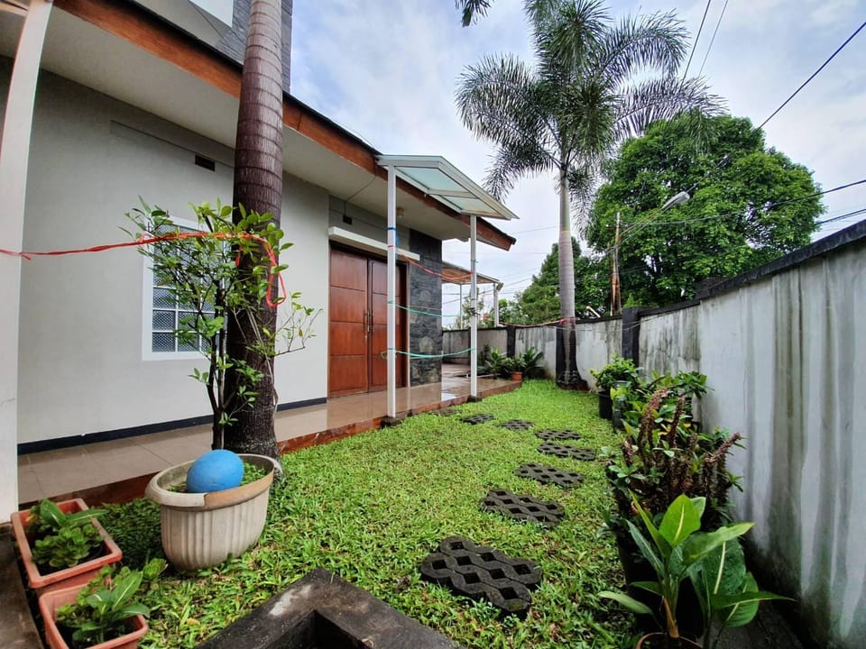 Grand Sofia Family Guesthouse Vacation rental in Parongpong