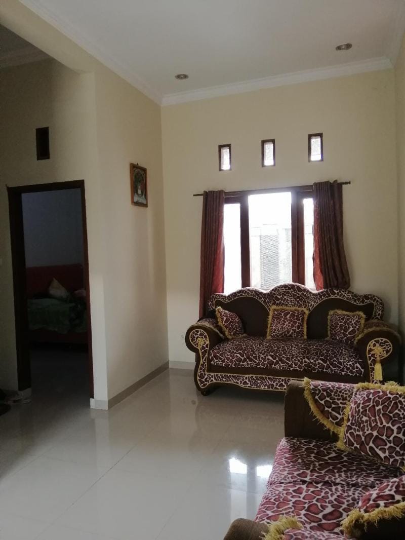 Rumah 70m2 disewakan Vacation rental in West Java