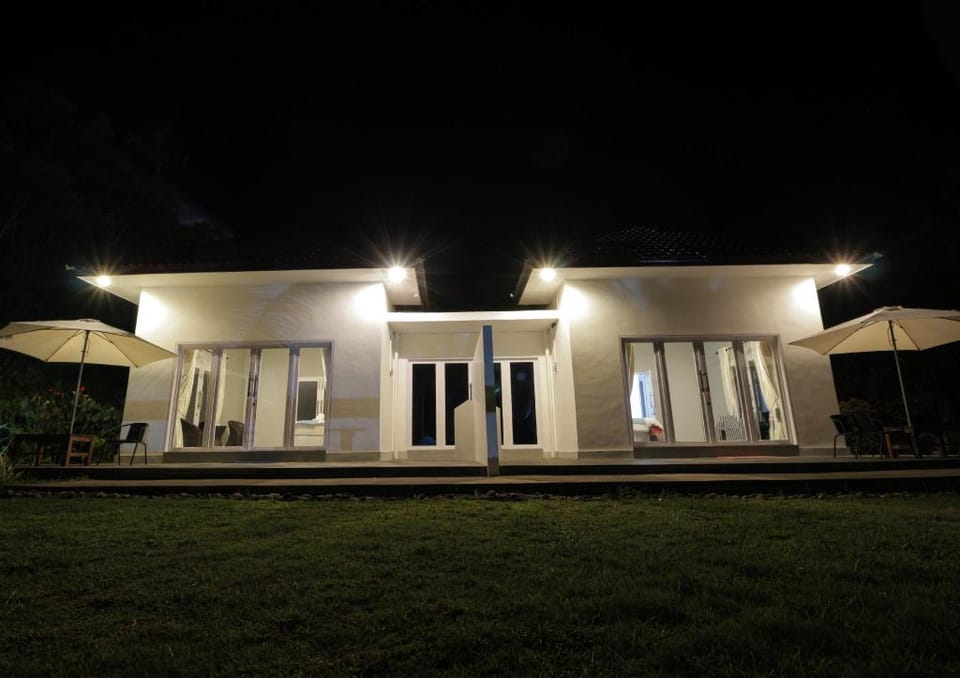 Deluxe Bungalow with sea view B2 Vacation rental in Indonesia