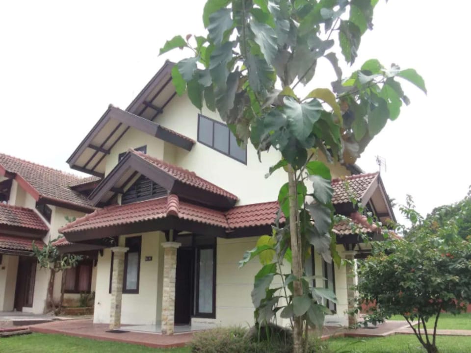 VILLA GREEN HILL SIBOLANGIT Villa in Indonesia