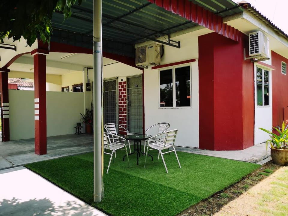 Ayang Guest House Parit Buntar Vacation rental in Kedah