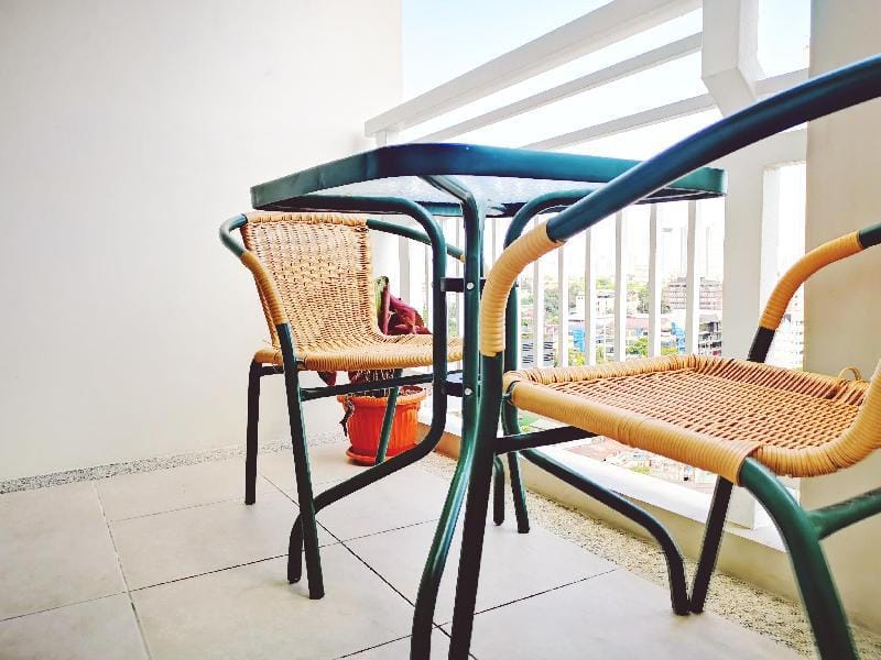 1BR Condo Unit Facing Amenities w/ Fast Internet Vacation rental in Quezon City