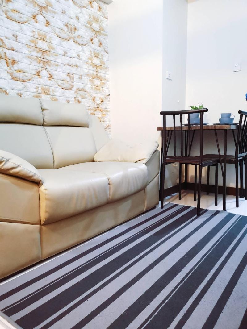 1BR Condo Unit Facing Amenities w/ Fast Internet Vacation rental in Quezon City