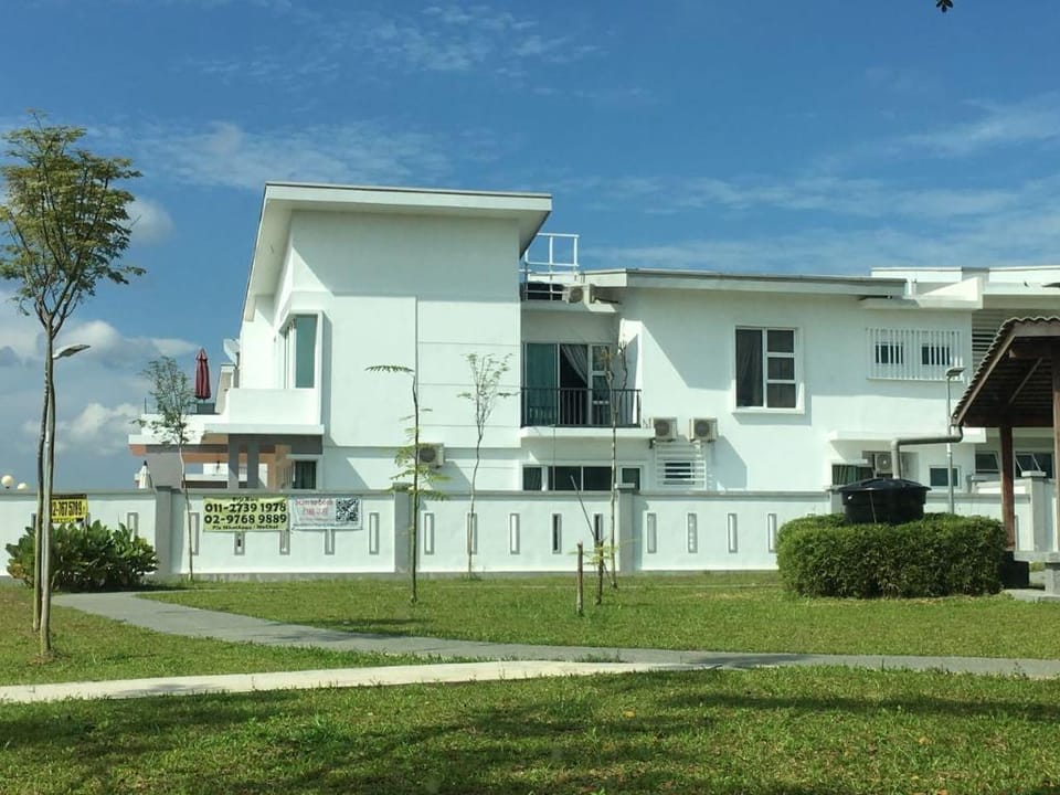 Lux Villa 5+1Rm 12-22px Wifi/Netflix/BBQ/SteamBoat Villa in Johor