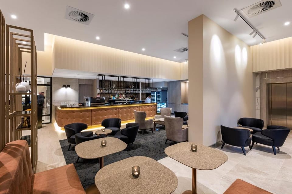 DECO HOTEL Hotel in Canberra