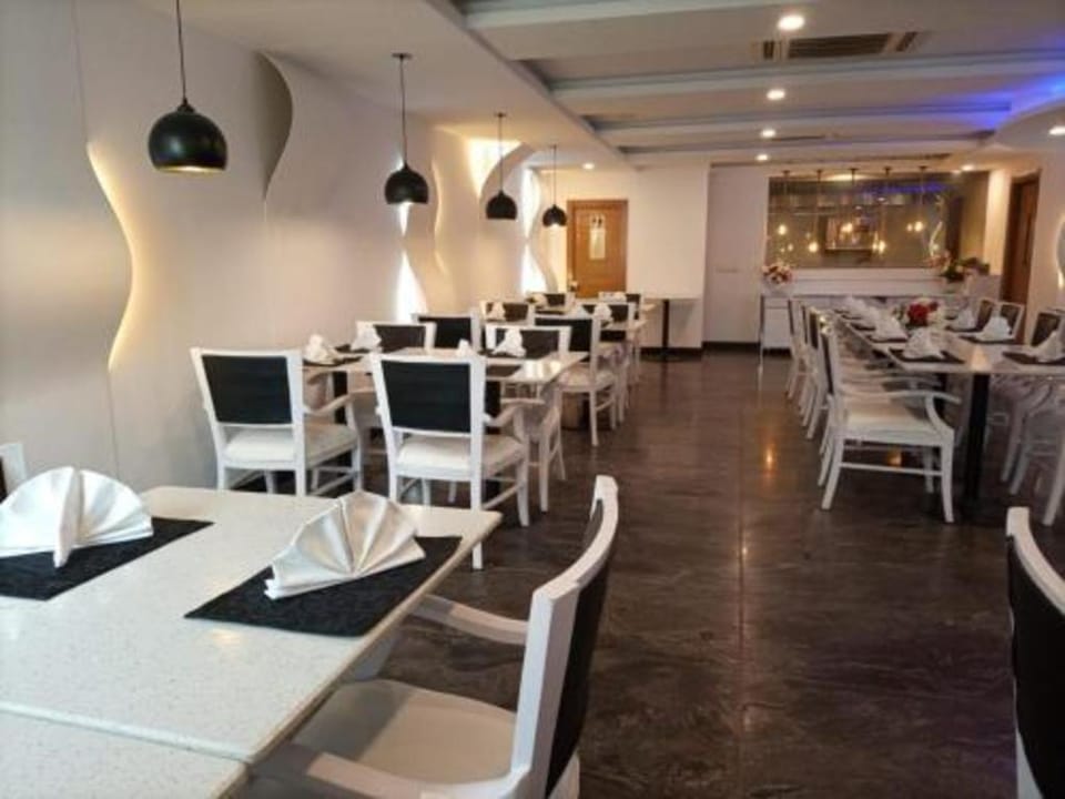 Hotel Falettis Express DHA Hotel in Lahore