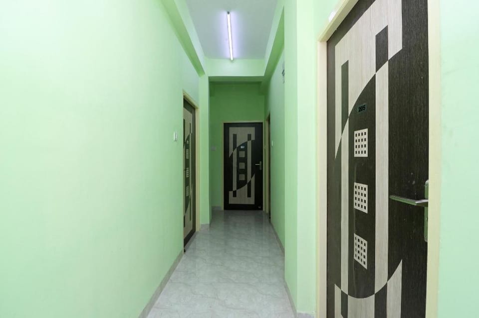 Super Hotel O by OYO Apan Guest House Near Acropolis Mall Hotel in Kolkata