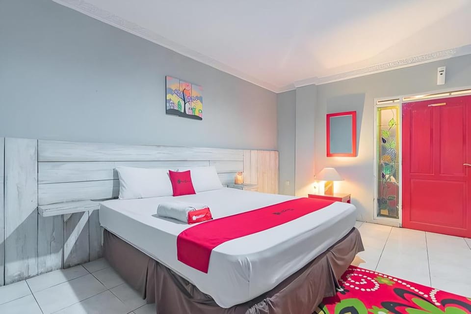 RedDoorz Plus @ Otista Garut Hotel in West Java