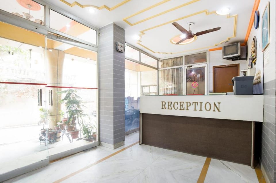 OYO Flagship Hotel Gold Palace Hotel in Lucknow