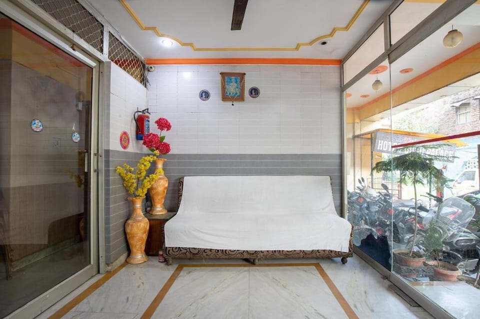 OYO Flagship Hotel Gold Palace Hotel in Lucknow