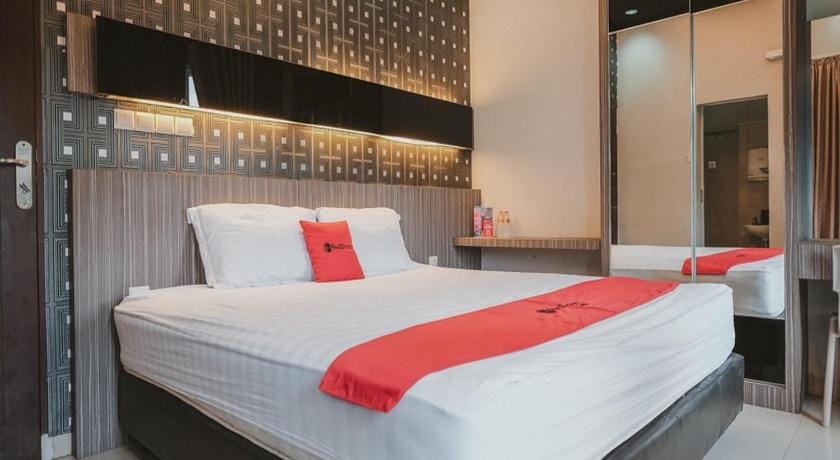RedDoorz @ Jamin Ginting Medan Bed and Breakfast in Indonesia