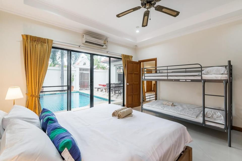 AnB poolvilla 2BR with private beach in pratamnak Villa in Pattaya City