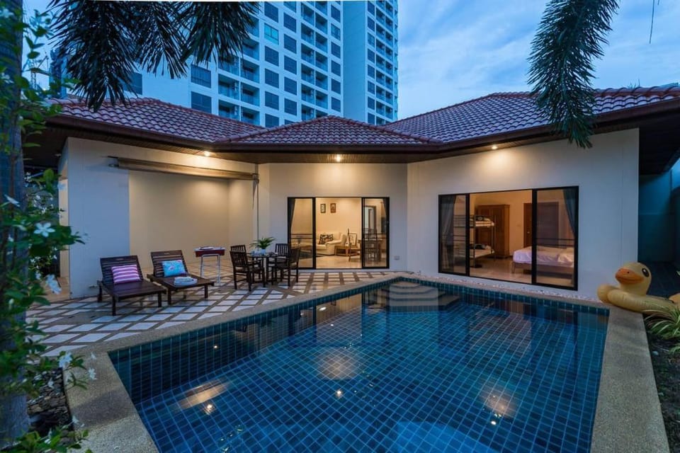 AnB poolvilla 2BR with private beach in pratamnak Villa in Pattaya City