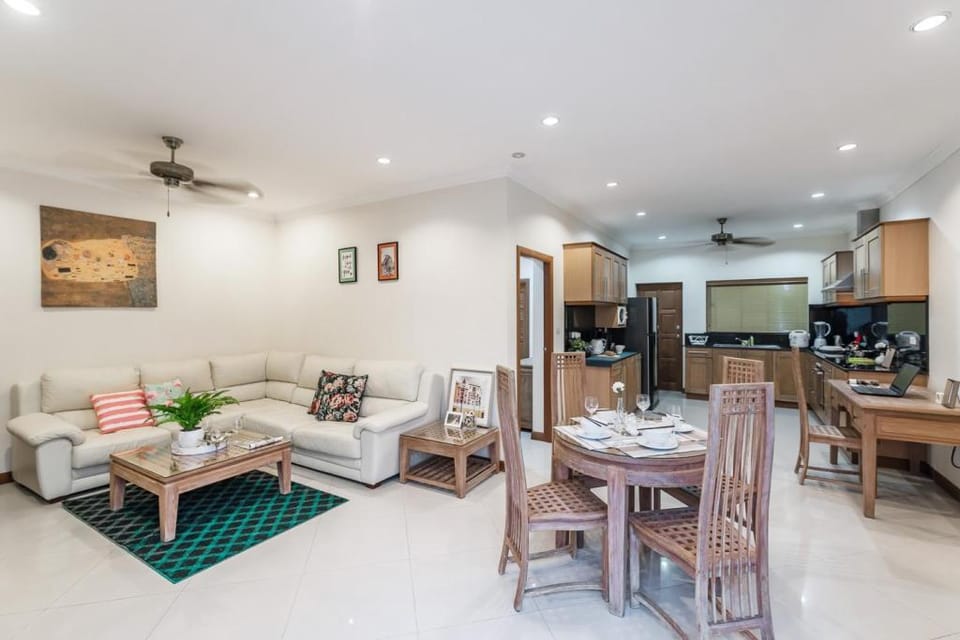 AnB poolvilla 2BR with private beach in pratamnak Villa in Pattaya City