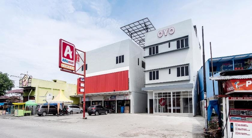 Super OYO 360 Mangaan Residence Hotel in Indonesia