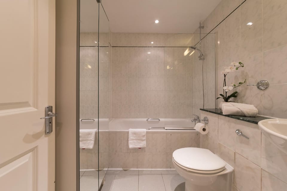 Sloane square Suite Apartment in City of Westminster