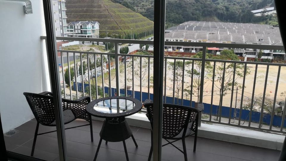 Homestay S1311 (10 pax) @ Golden Hills NightMarket Apartment in Brinchang