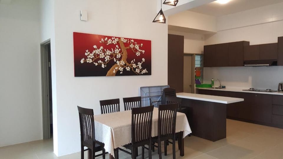 Homestay S1311 (10 pax) @ Golden Hills NightMarket Apartment in Brinchang