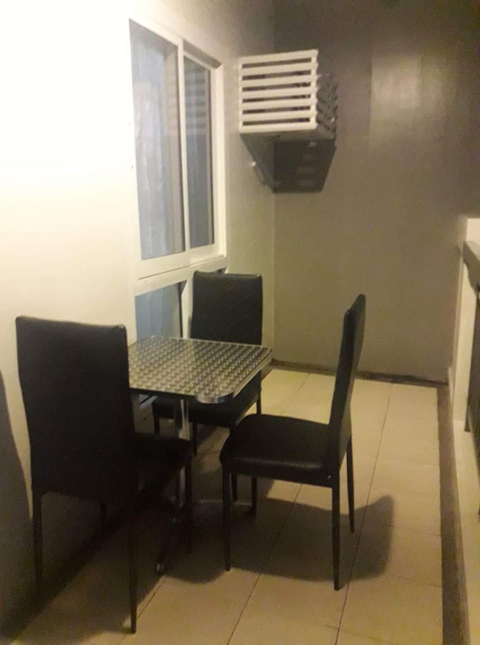 2 bedroom condo  Boni Sheridan tower  free parking Apartment in Mandaluyong
