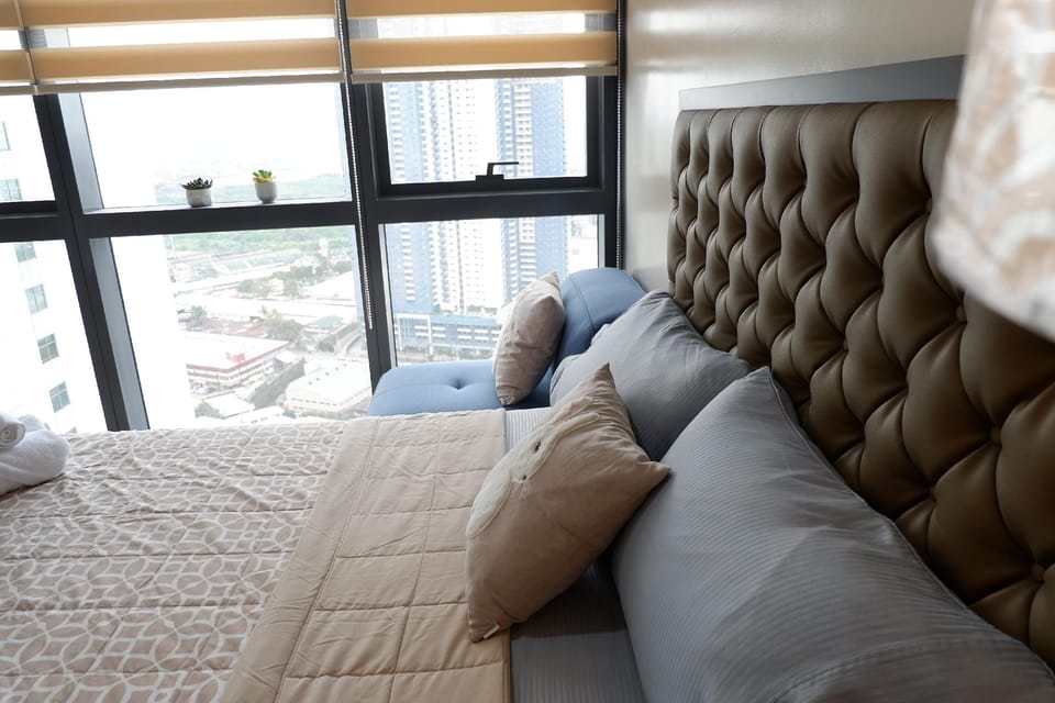 Urban Modern Condo Living @ Eastwood City Apartment in Pasig