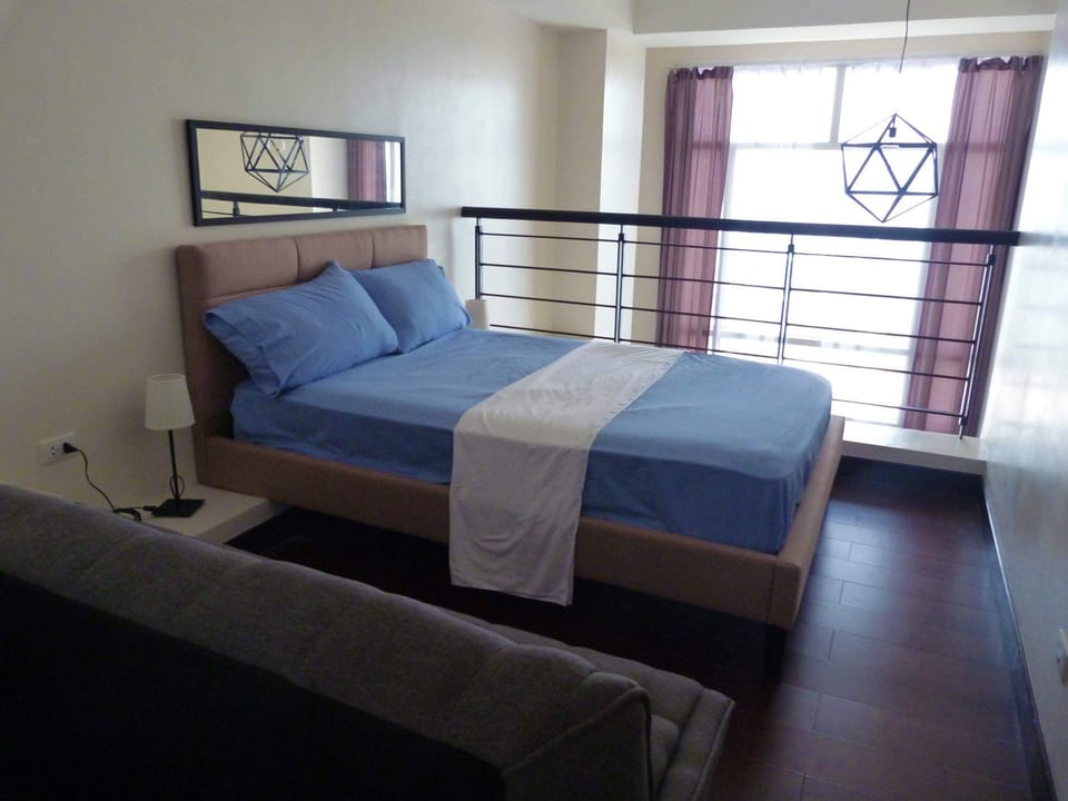 Homey Suite 1-BR Loft Near SM Megamall, Lake View Apartment in Mandaluyong