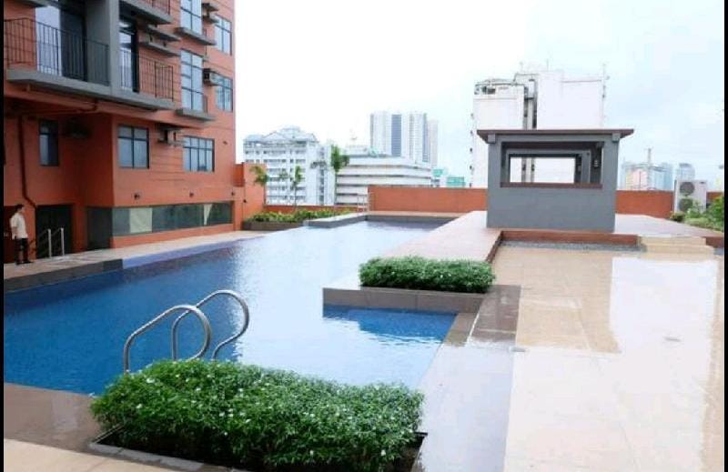 Comfy & Secure Unit w/ Netflix Apartment in Pasig