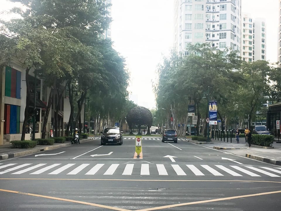 Forbeswood BGC | 2BR for 8 Adults | Near Airport Apartment in Makati