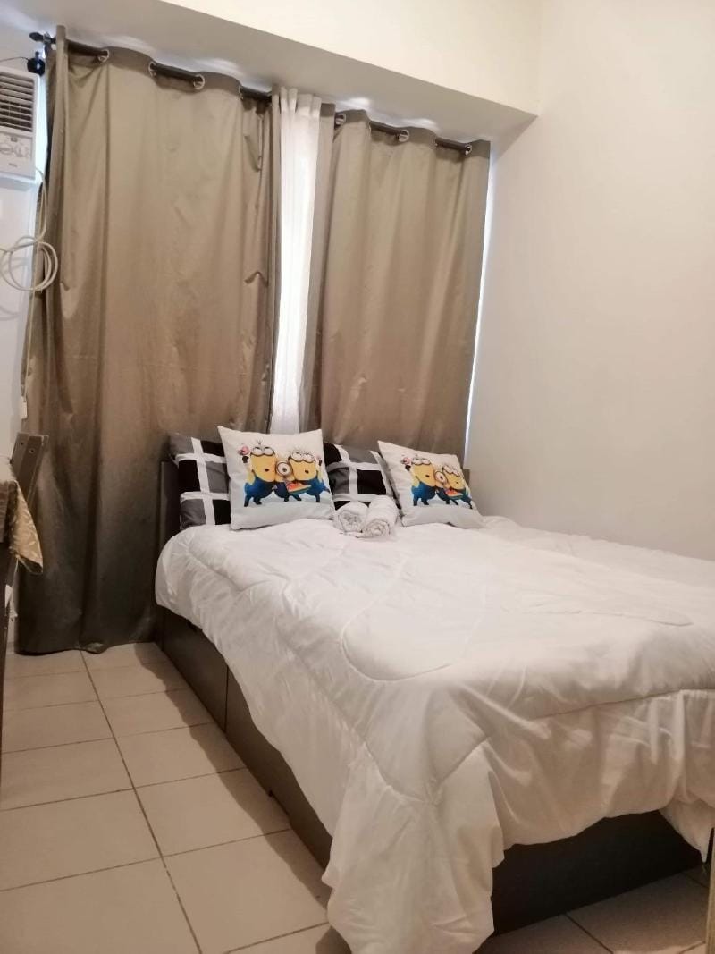No.10 MACKS AWESOME PLACE+HEATER+NETFLIX+25MBPWIFI Apartment in Mandaluyong